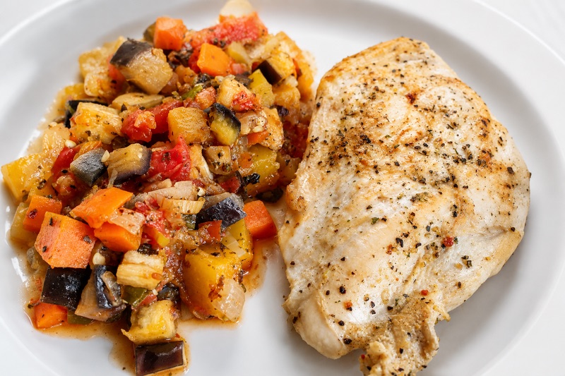 Pollo con ratatouille